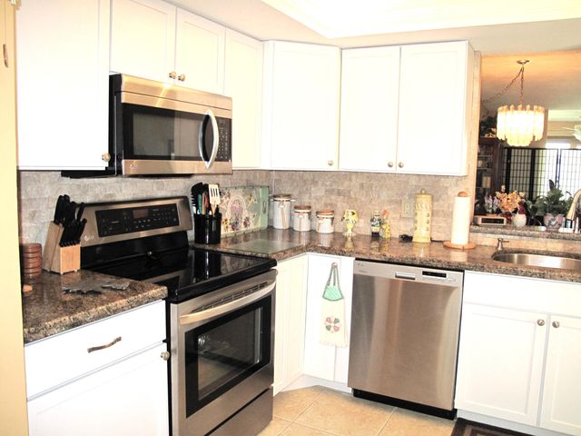 $149,900 | 9 Willowbrook Lane, Unit 201 | Villages of Oriole