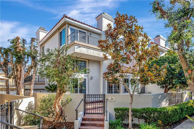 $1,499,000 | 19585 Oakdale Lane | West Huntington Beach