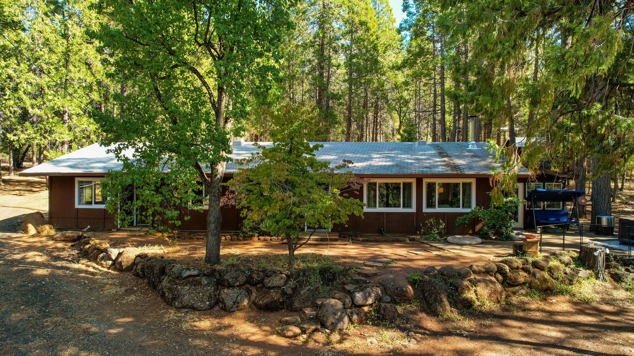 a view of a house with a yard