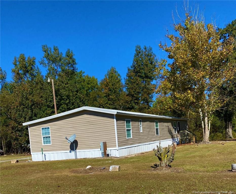 a view of a house with a backyard