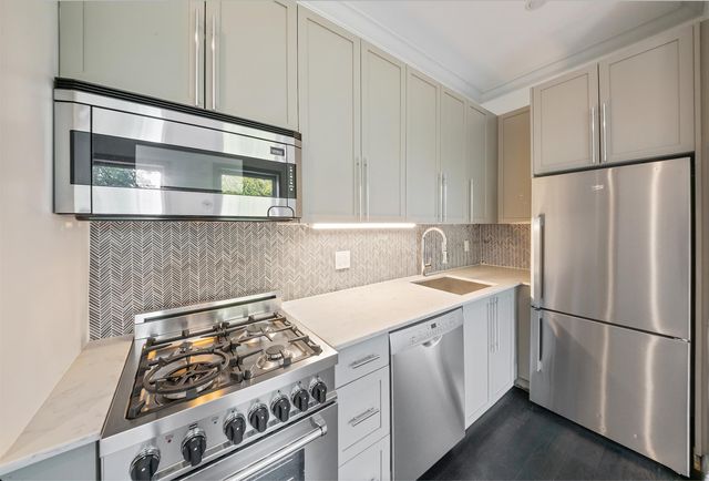 $5,288 | 392 Clinton Avenue, Unit 1S | Clinton Hill