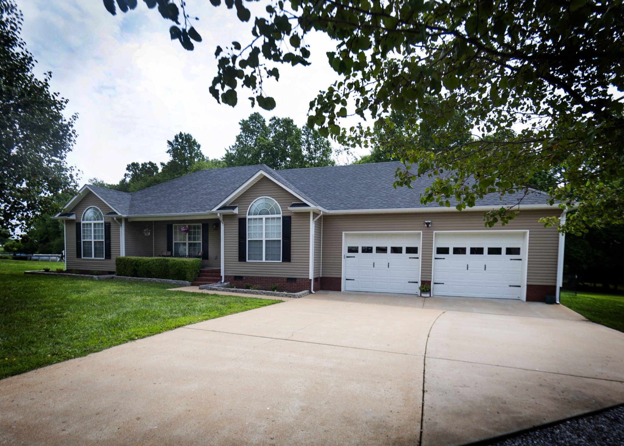 a view of a house with a yard