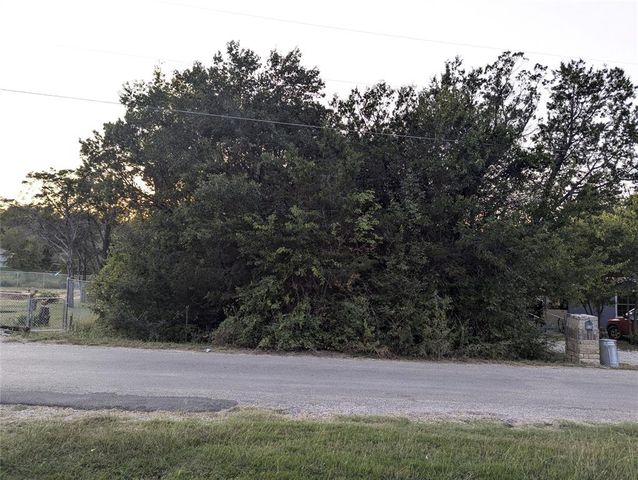 $28,000 | 914 Indian Creek Drive | Comanche Harbor