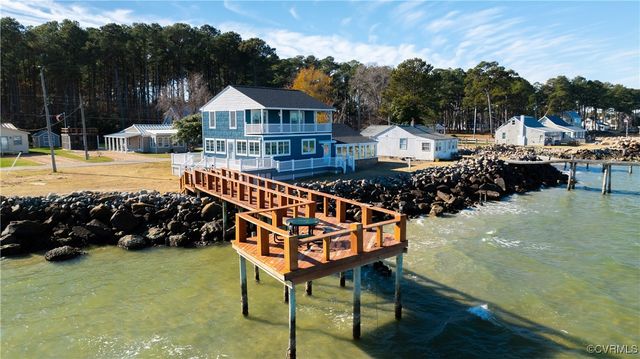 $1,200,000 | 154 Riverside Drive | Deltaville