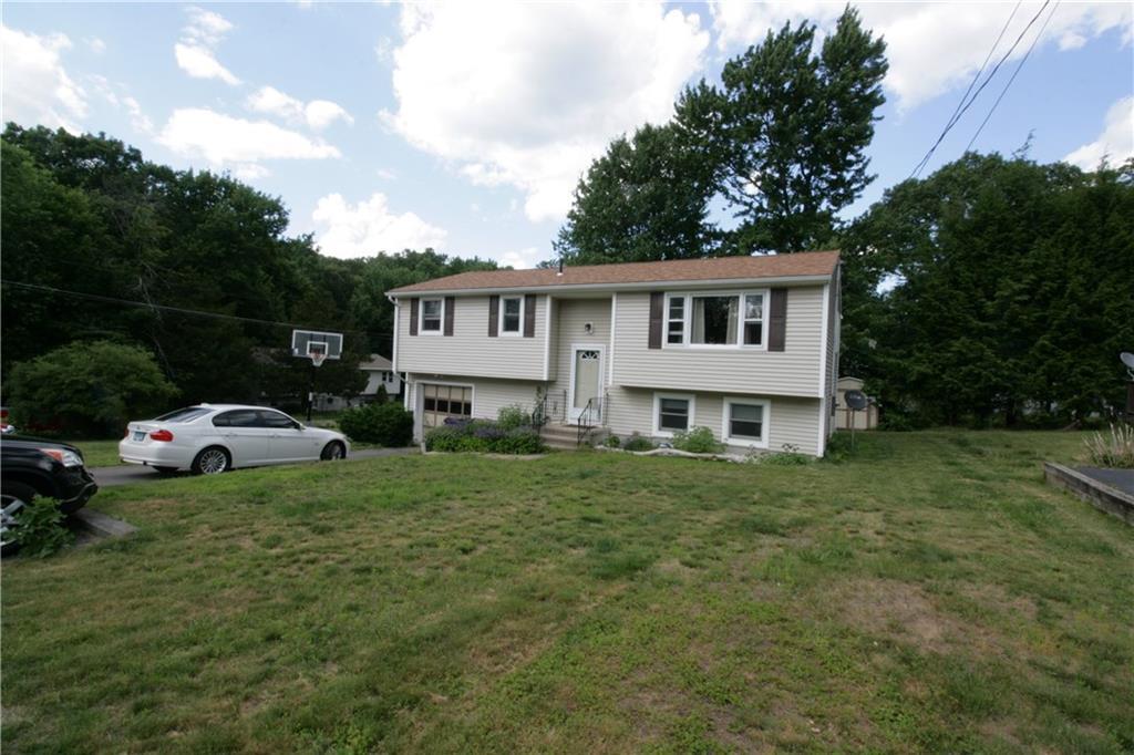 a view of a house with backyard