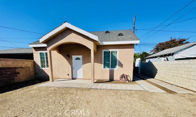 a view of a house with a garage