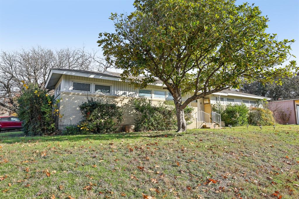 a front view of house with yard