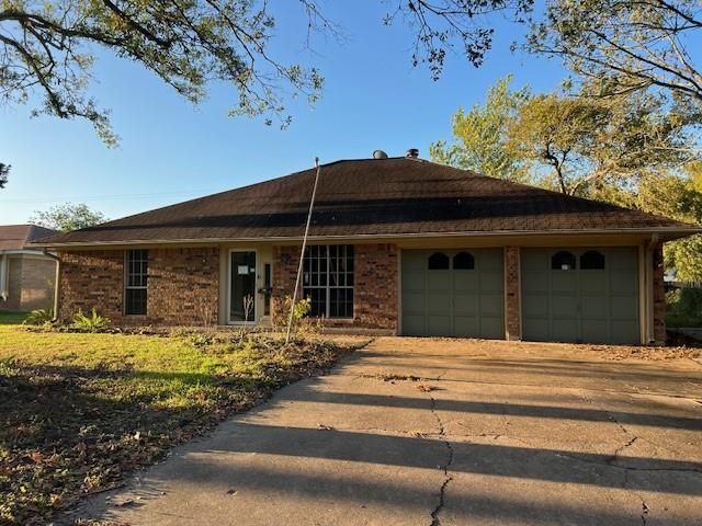 $170,000 | 127 Tulip Trail | Lake Jackson