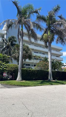 $2,000 | 3212 Northeast 12th Street, Unit 203 | Beach