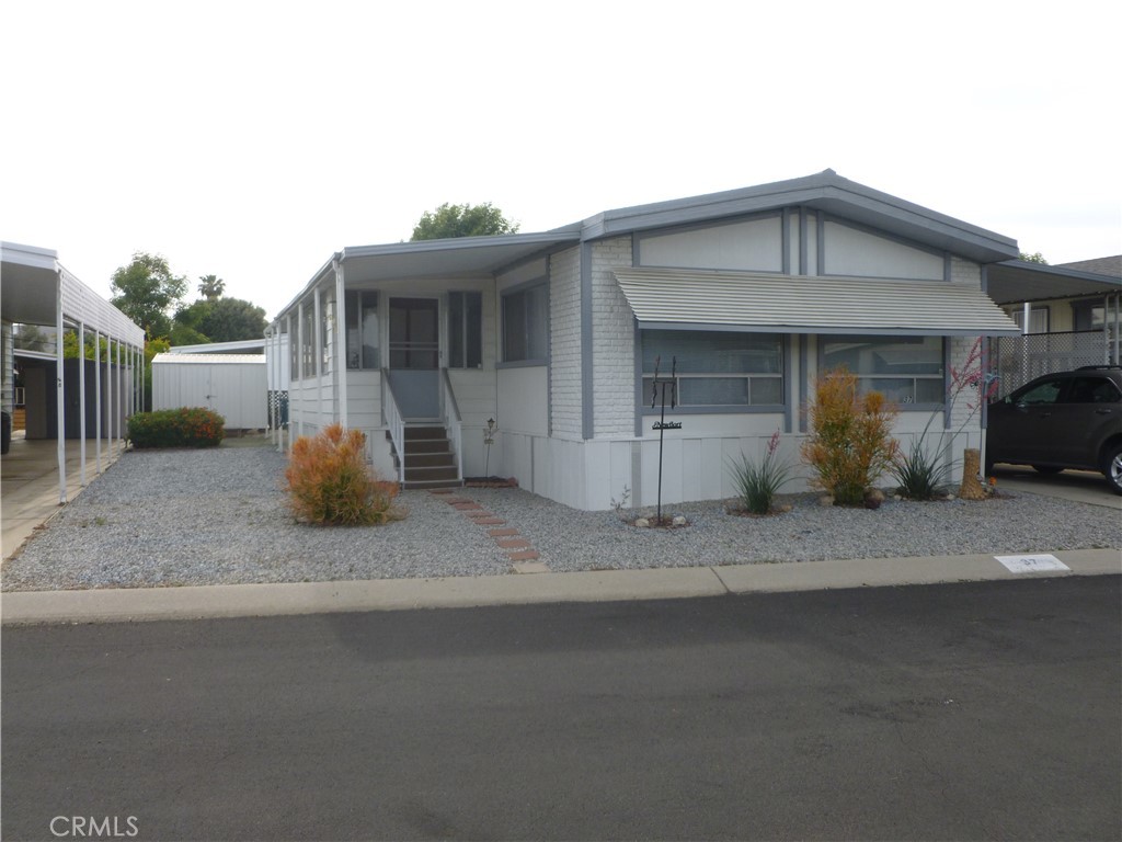 a view of a house with a outdoor space