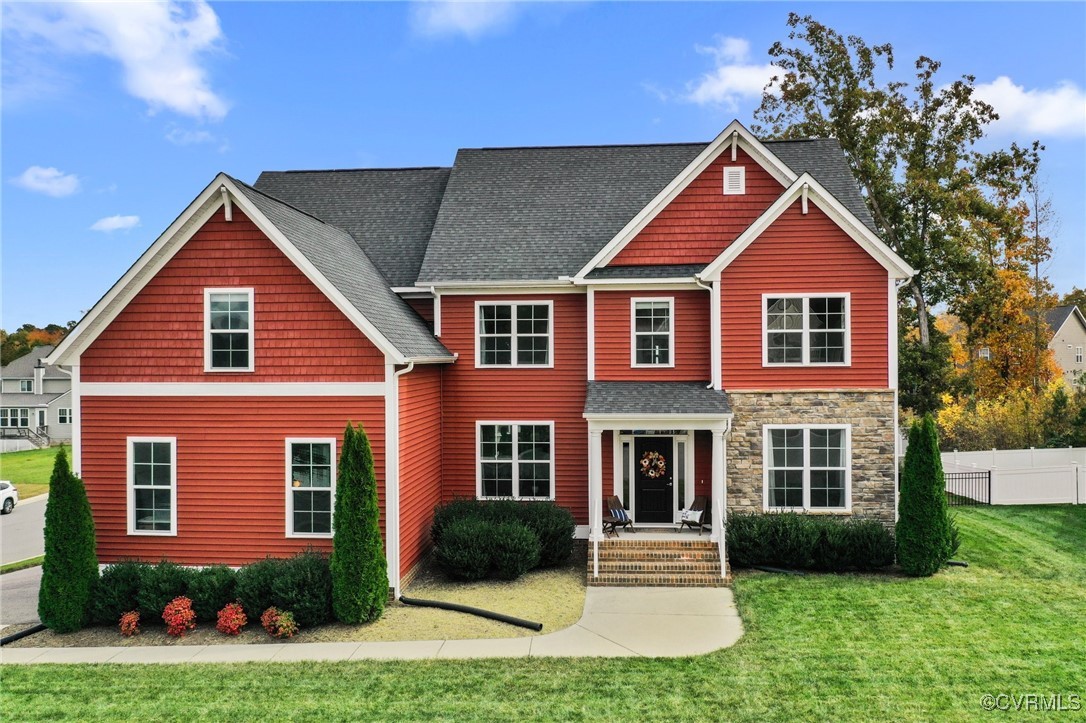 View of front of home featuring a front yard