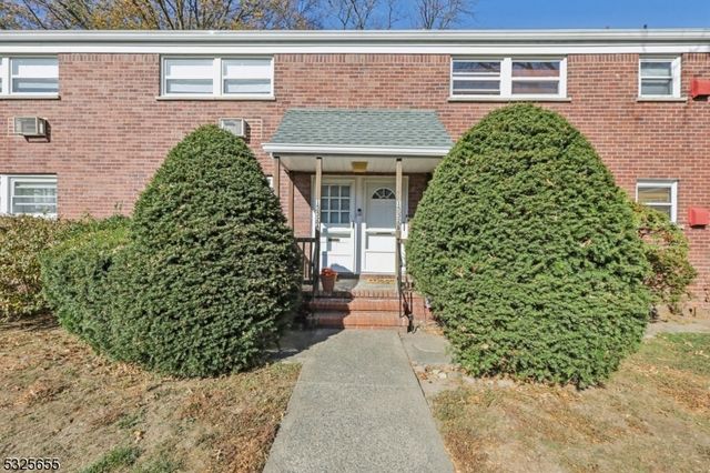 $299,998 | 15 Plaza Road, Unit 32A | Fair Lawn