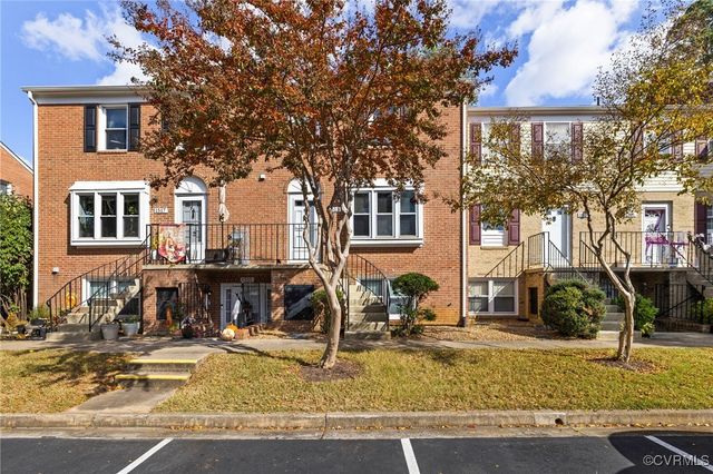 $258,000 | 1513 Presidential Drive, Unit A | Stonewall Manor Condominium