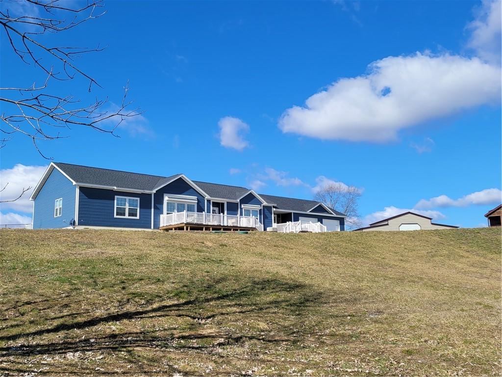 a view of a house with a yard