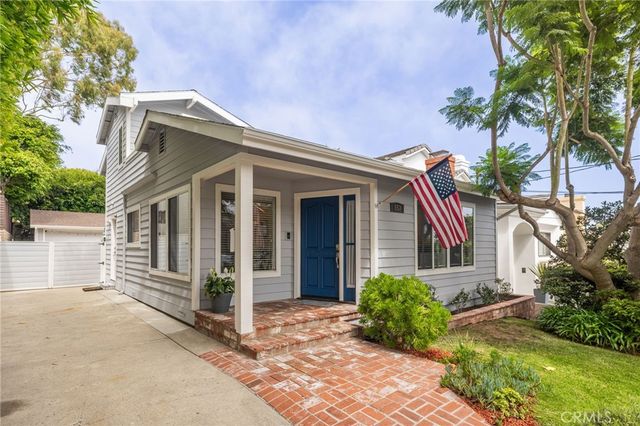 $2,970,000 | 857 11th Street | Manhattan Beach Hill