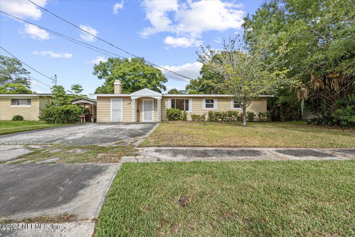 a view of a house with a yard