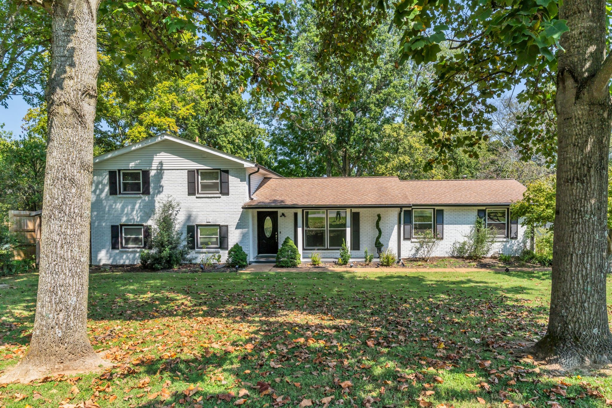 Beautiful lakefront home in Old Hickory!