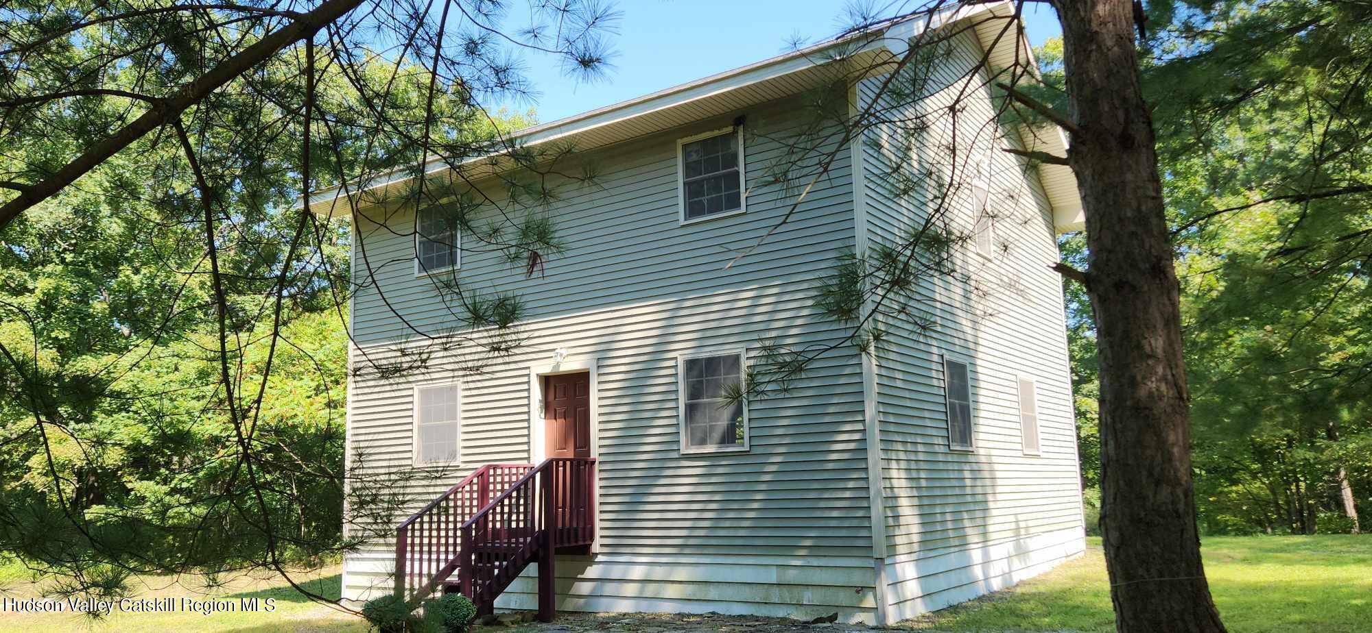 a view of a house with a yard