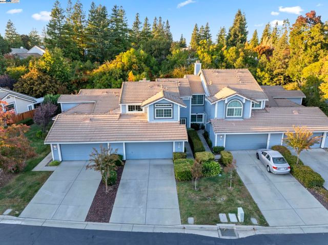 $999,999 | 3956 Inverness Common | Portola Glen