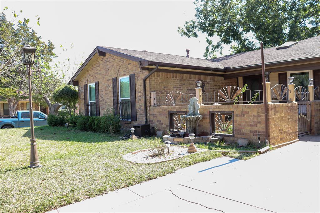 a front view of house with yard