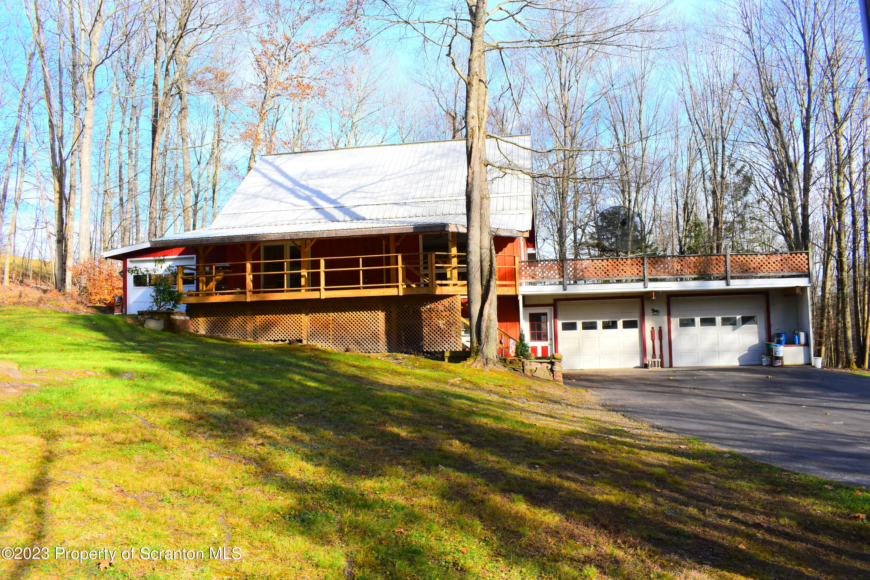 a view of a house with a backyard