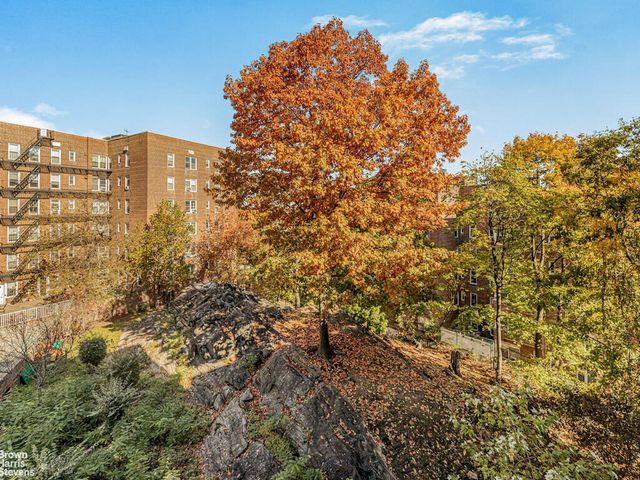 $165,000 | 5614 Netherland Avenue, Unit 4B | North Riverdale