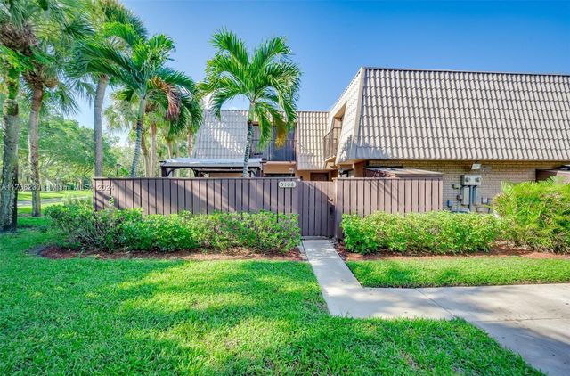 $289,000 | 5106 51st Way | The Villages of Palm Beach Lakes