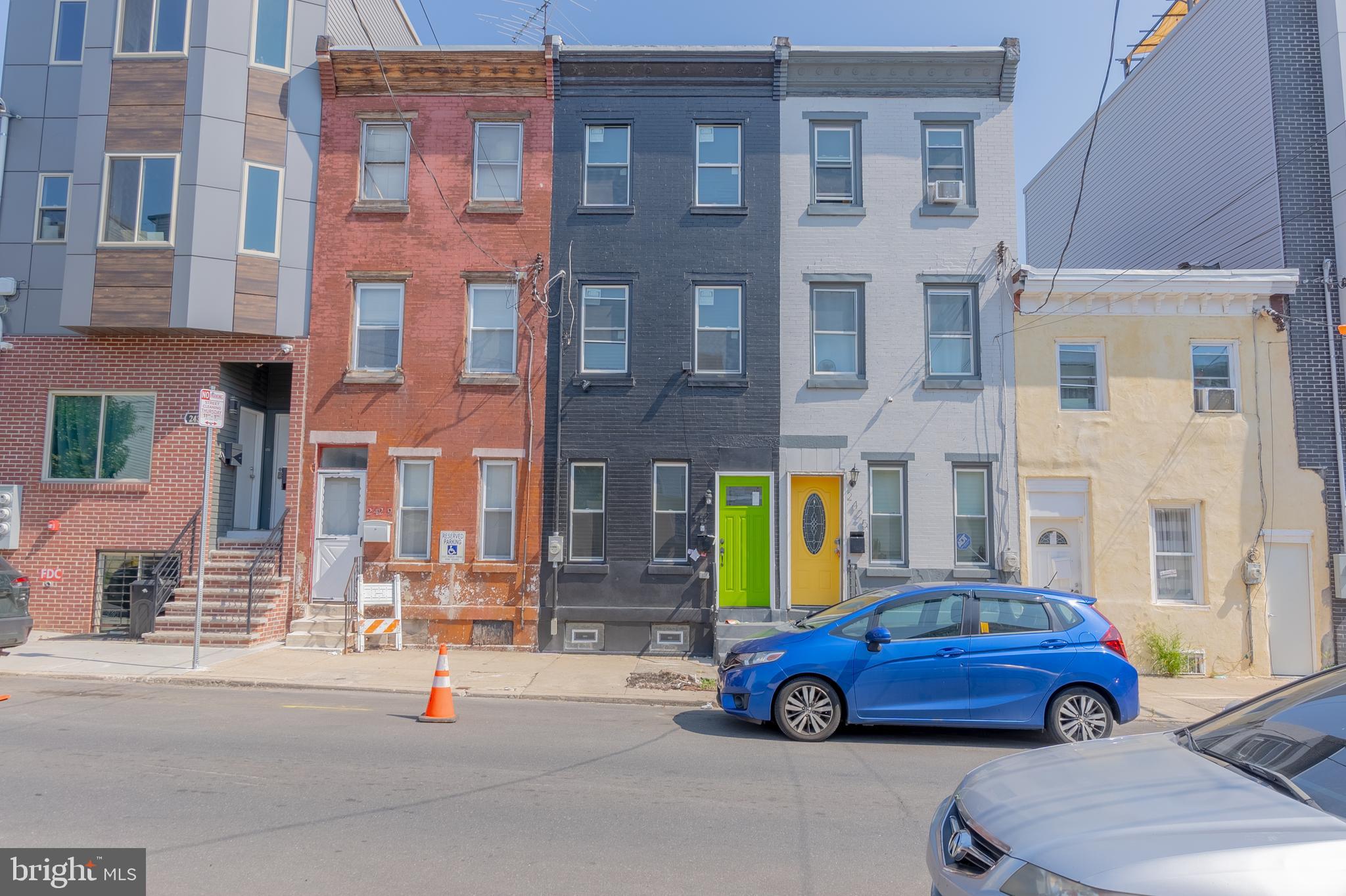 a car parked in front of a building