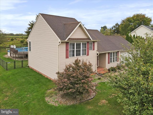 $339,000 | 11836 Waxwing Drive | Antrim Township - Franklin County