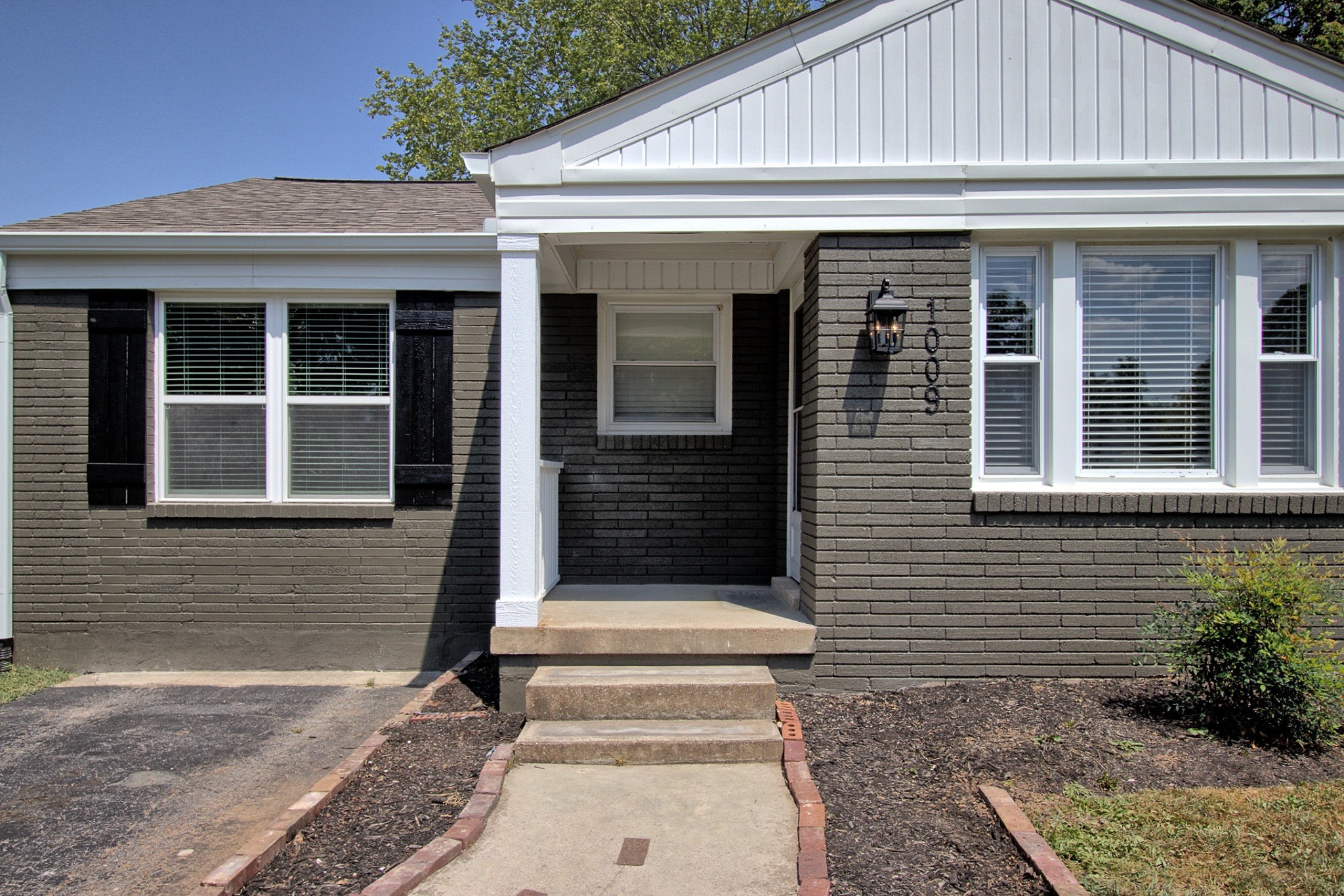 Welcome to 1009 Rolling Fields Circle! This charming 3 bdr/2 bath home, available for rental, has been fully renovated and is meticulously decorated and tastefully furnished to perfection!