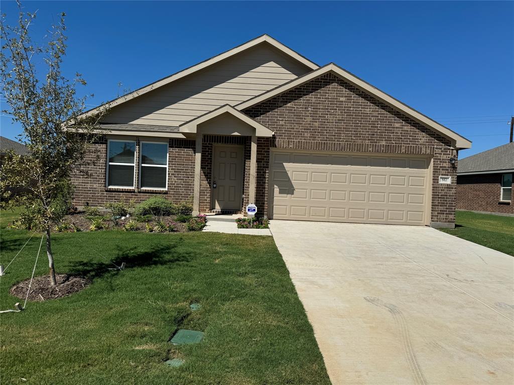 a front view of house with yard