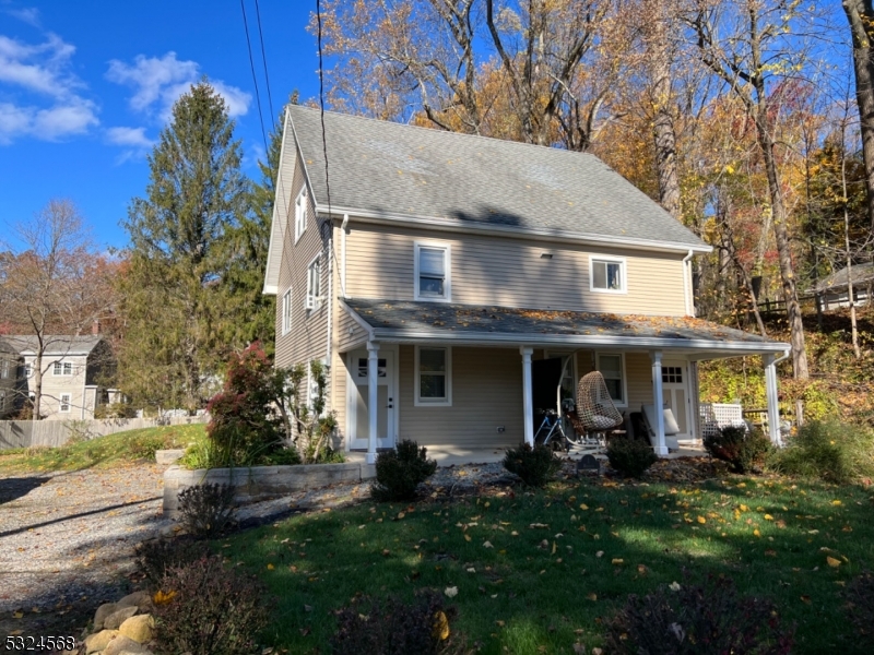 a view of house with a yard