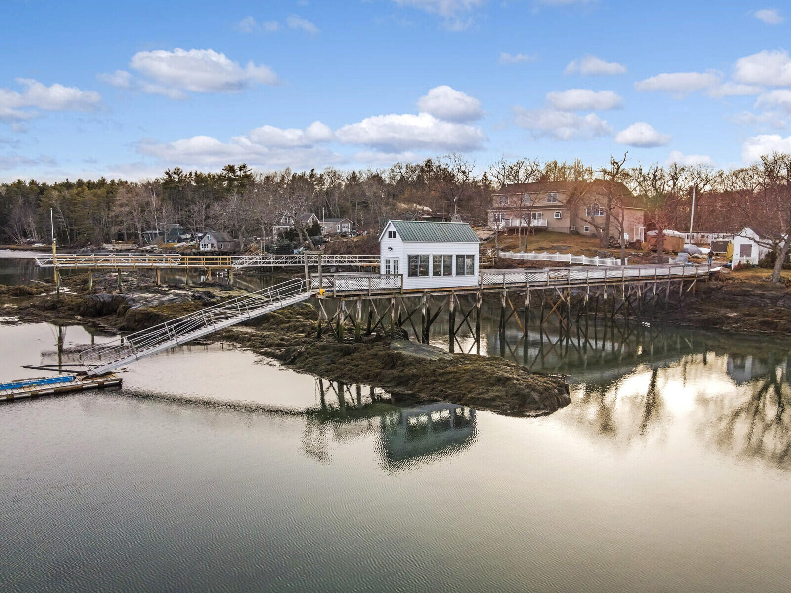 Pier, Boat house and ramp/floats