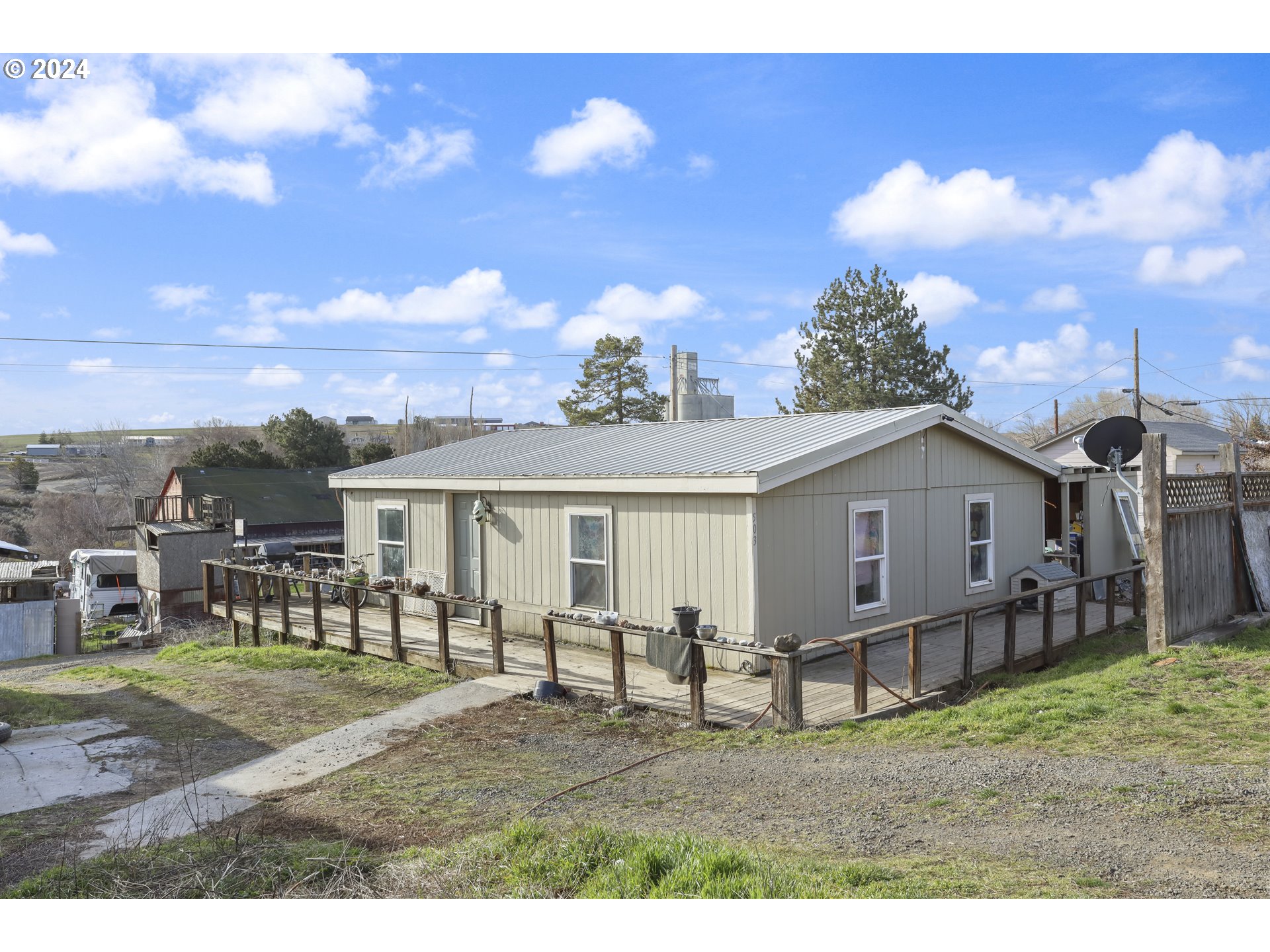 a view of a yard front of house