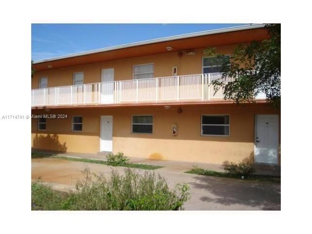 $1,950 | 1265 West 24th Street, Unit 108 | Hialeah