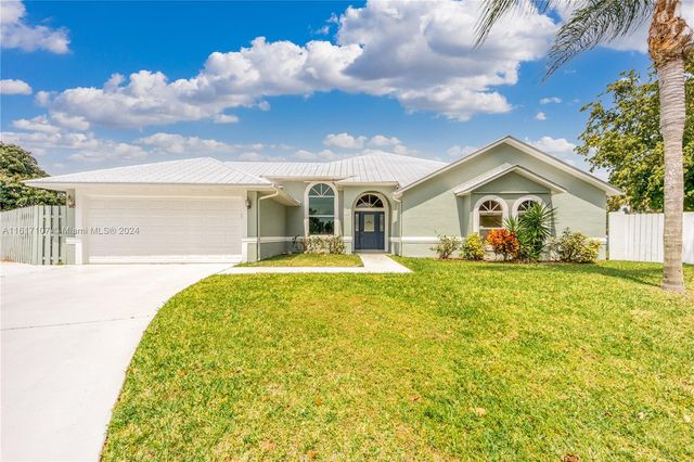 $749,000 | 662 Southwest Woodside Drive | Palm City