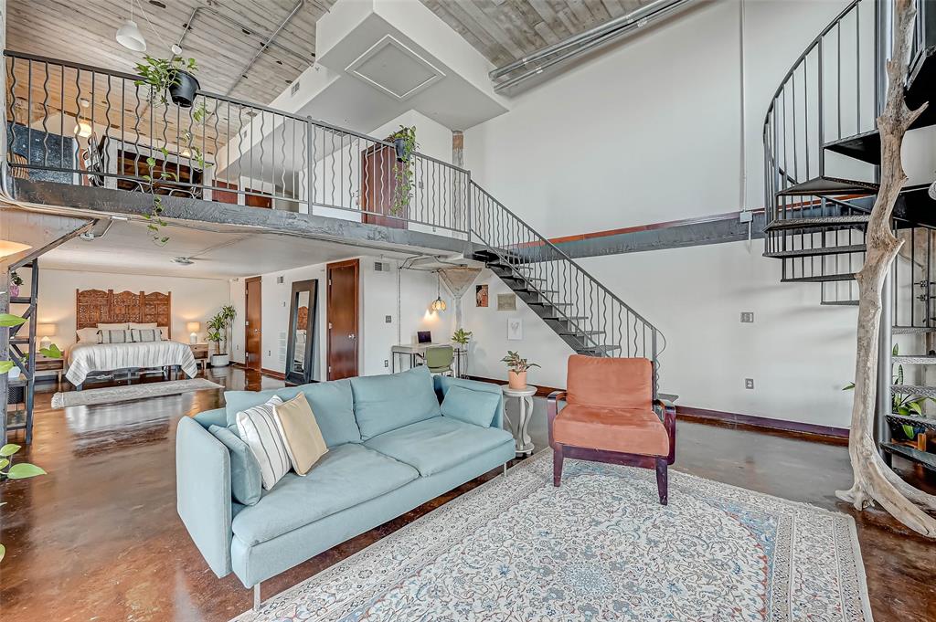 Welcome to unit #417 in this historic Herrin Lofts building in East Downtown, Houston. Better known as EaDo! This loft offers a rare, split level floor plan showcasing exposed brick, concrete floors, and loads of windows allowing in beams of natural light.