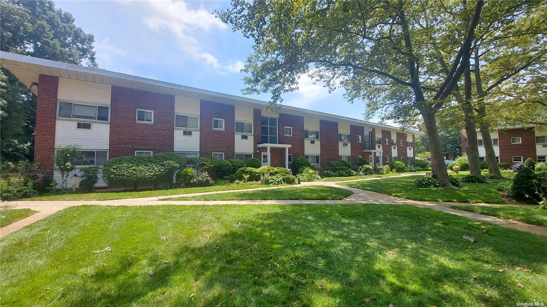 125 Hempstead Gardens Drive, Unit M2D, West Hempstead, NY 11552 | Compass