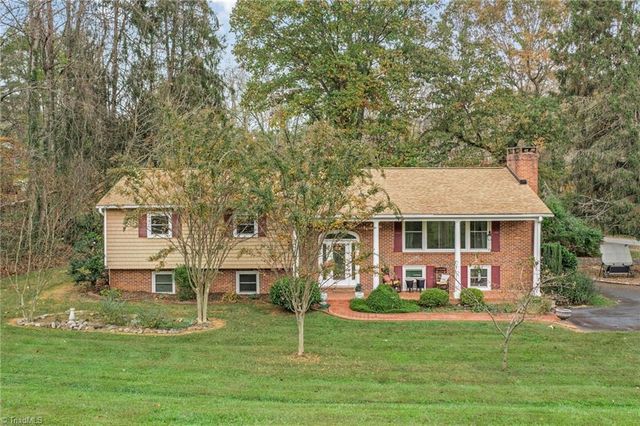 $359,900 | 4770 Duffer Lane | West Suburban Winston-Salem