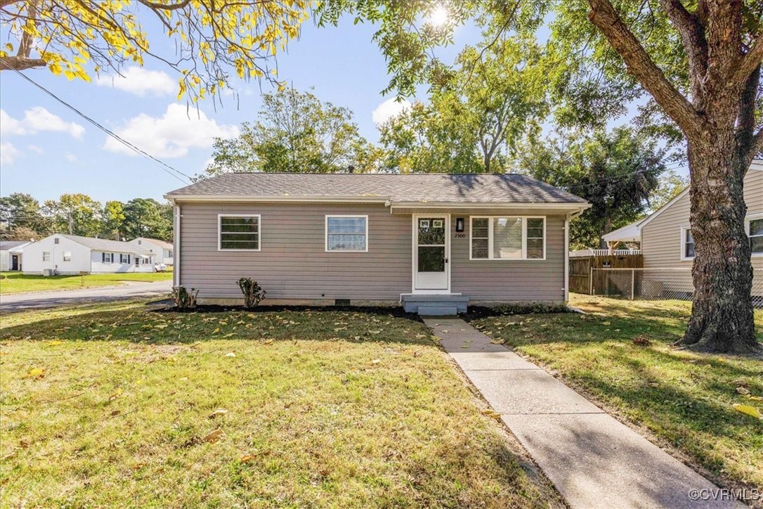 View of front of home featuring a front lawn