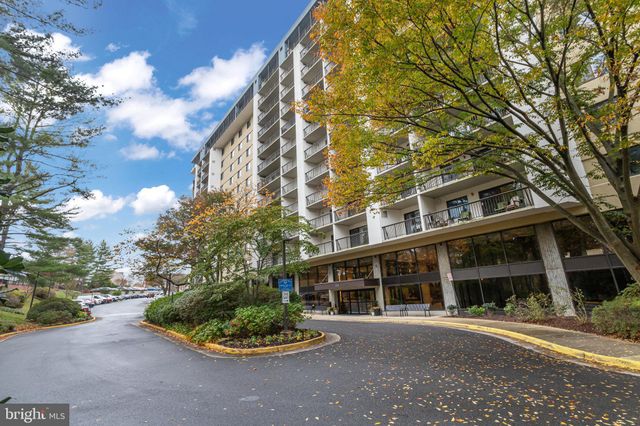 $419,990 | 3800 Powell Lane, Unit 1030 | Lakeside Plaza