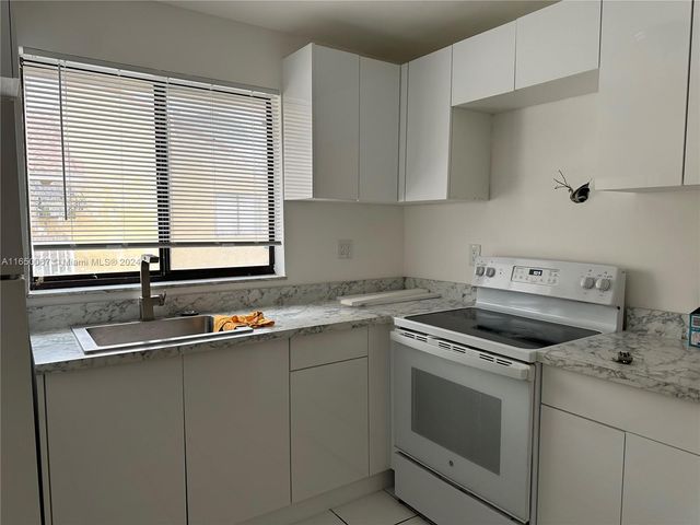 $2,200 | 2745 West 60th Place, Unit 204 | Hialeah