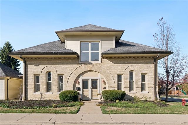 $775,000 | 136 Stables Court East | Fort Sheridan