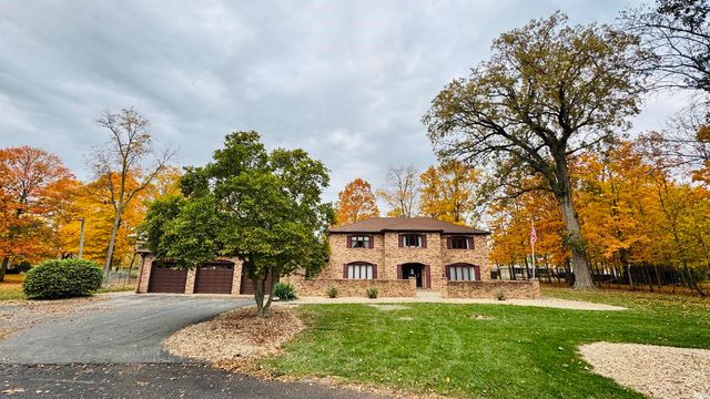 $464,900 | 1744 East Hickory Brook Lane | Center Township - Clinton County