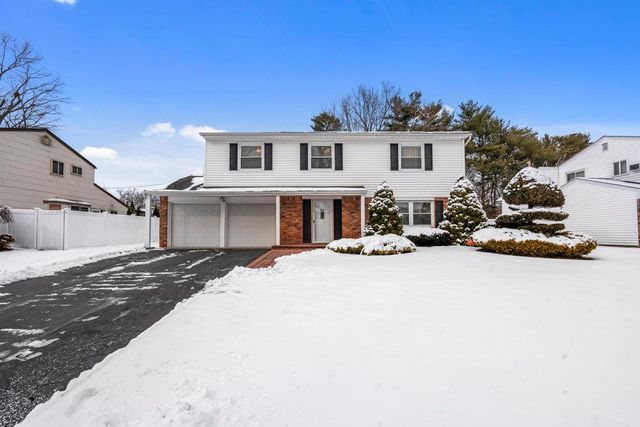 $699,000 | 11 White Cliff Lane | Nesconset