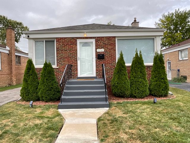 $2,400 | 12740 South May Street | Calumet Park