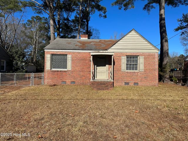 $900 | 718 Grove Street Northeast | Wilson Center