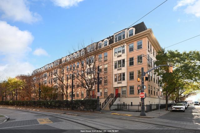 $899,000 | 149 Essex Street, Unit 2C | Paulus Hook