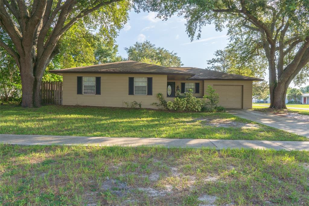 a view of a house with a yard