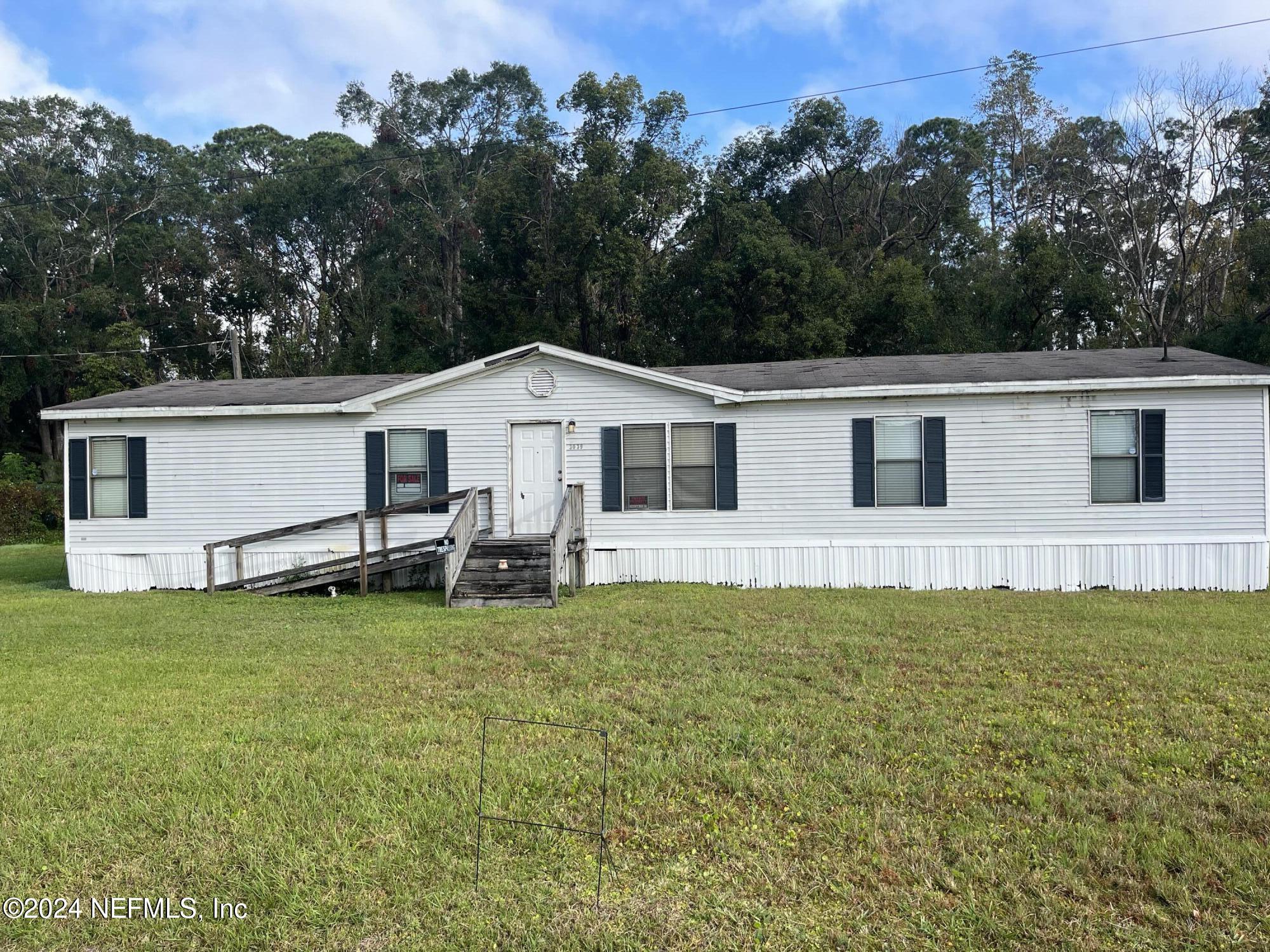 a view of a house with a backyard